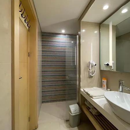 With Incredible View Of The Sea Near Metro Station Apartman